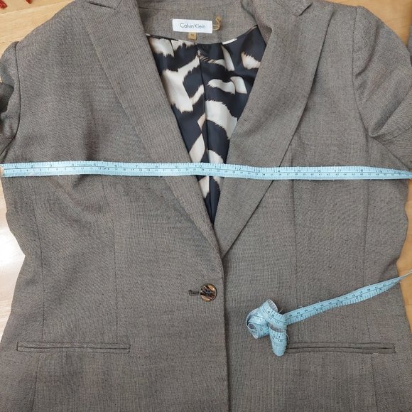 Calvin Klein Single Breasted Blazer faux pockets, single button, rouch sleeves - Picture 12 of 13